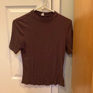 Woman’s ribbed knit brown T-shirt size large in excellent condition.